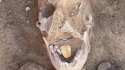 Откриха човек със златен език в Египет