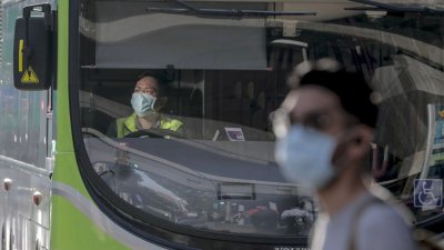 Сингапур тества градски автобуси с автономно управление
