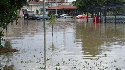 Бедствено положение в част от страната заради порои и урагани