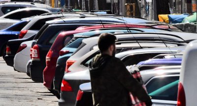Вандали съсипват паркирани коли в Бургас