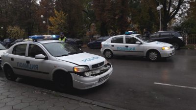 След гонка: Бандит удари патрулка и избяга