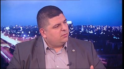 Война между Отровния Хаджигенов и Ивайло Мирчев