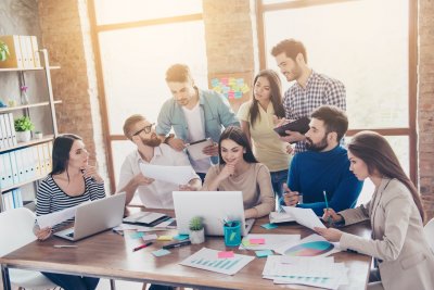 Плащат обучението на студенти, които работят в български фирми