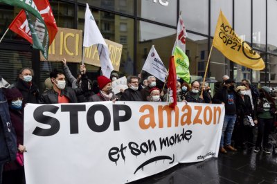Бунтове във Франция срещу "Амазон"