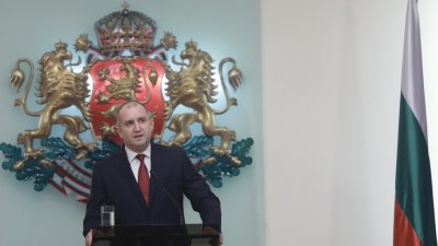 Радев: Борисов е заел демократична поза под крилото на ЕС
