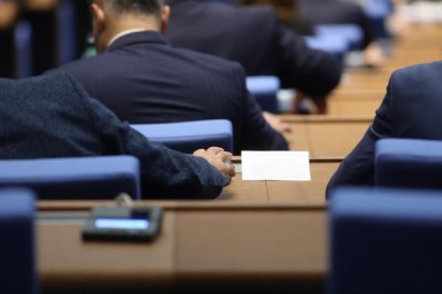 Депутатите решиха: Партийните сбирки - на принципа на концертите