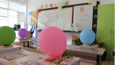 Дават дрехи и обувки, вместо пари за учениците от 1 и 8 клас?