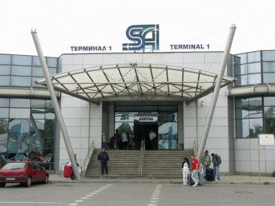 50 пътници за Швейцария блокирани за часове на Терминал 1 