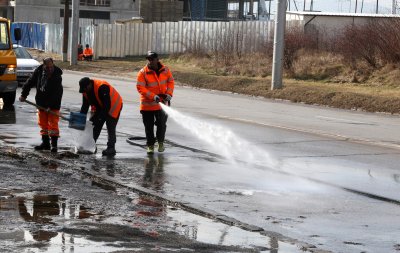 Умри, ковиде! Мият София с йод и белина