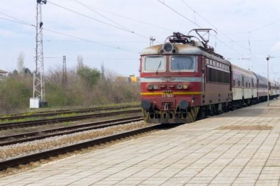 Челна катастрофа блокира пътя край жп гарата във Варна
