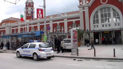 Ламаринен ад край гарата във Варна