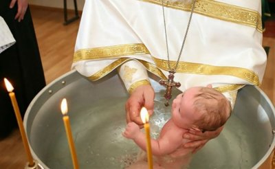 АБСУРД! Поп удави бебе при кръщене