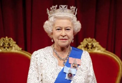 Кралица Елизабет прави 69 години на престола