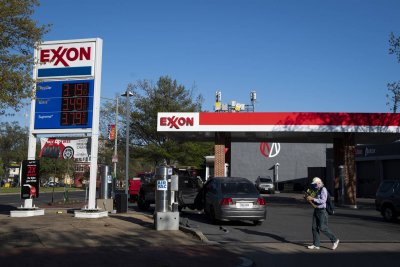 Петролният гигант Exxon отчита загуба за 2020-а колкото икономиката на Исландия