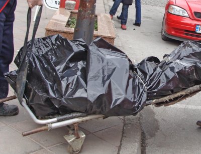 Откриха труп до магазин за играчки в Благоевград