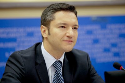 Вигенин: Лилипутчета се опитват да се покатерят по снагата на Радев