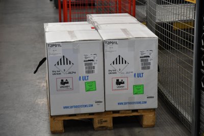 Пристигнаха първите 28 800 ваксини на АстраЗенека (На ЖИВО)