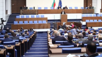 Адвокатите с право да са шефове в ООД и АД
