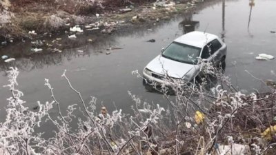 Кола падна в река Лесновска, има загинал