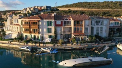 Мощно торнадо опустоши турския курорт Чешме