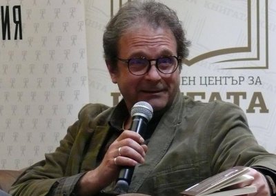 Георги Ангелов: Рекламата "Сега е моментА за апартамента" е кич!