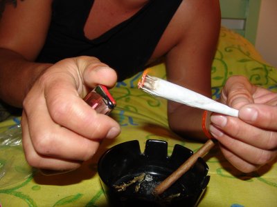 ТРАФИК: Учител от Разлог спипан с марихуана