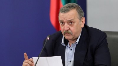 Кантарджиев: Ваксината на "Пфайзер" пази от новите щамове