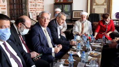 Турският посланик сръбна кафенце с три религии под тепетата