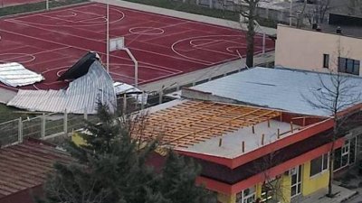 Ураган отнесе покрива на училище в Хасково