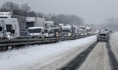 Карайте внимателно! Пътищата са заледени в цялата страна