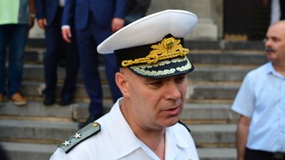 Армията купува подводница?