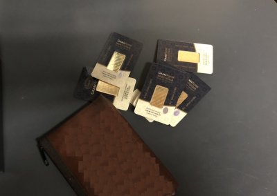 Митничари спипаха златни кюлчета и валута