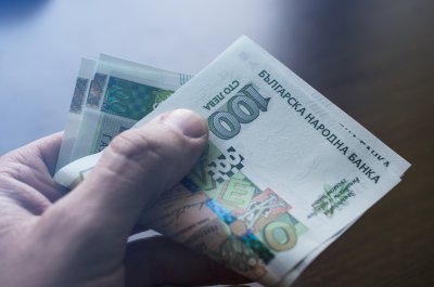 Топ 3 на заплатите: София, Враца, София-област