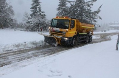 Шофьор пострада при сблъсък със снегорин край Девня