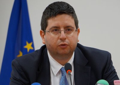 Родни експерти се обединиха, за да борят кризата
