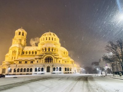 София спи под снежно одеяло (СНИМКИ)