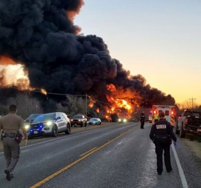 Влак с бензин се взриви в Тексас (ВИДЕО)