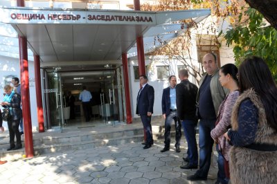 Несебър подлива вода на Обзор за референдума