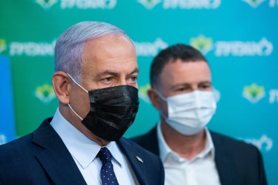 Израел смята да ваксинира всички до 5 април