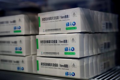 Унгария първа в ЕС прилага китайската ваксина „Синофарм“