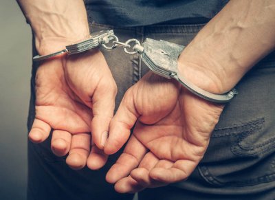 Арестуваха млад мъж за грабеж над жена в Дупница