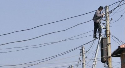 Хванаха мъж да краде ток в Благоевградско
