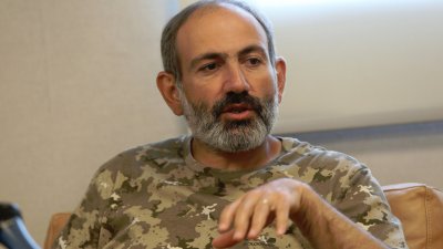 В Армения военните настояха за оставката на премиера