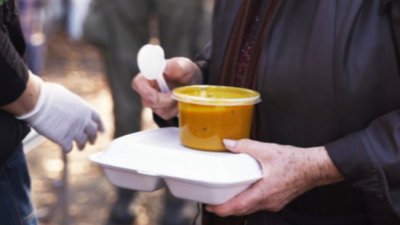 Топъл обяд в Мездра за 200 души, засегнати от пандемията