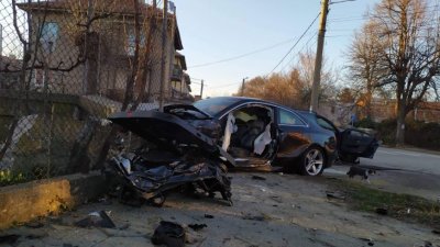 Тежка катастрофа с петима пострадали в Кюстендил