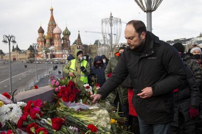 Хиляди руснаци почетоха паметта на Борис Немцов