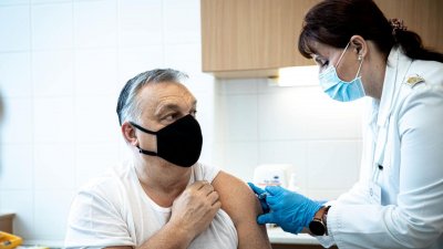 Виктор Орбан се ваксинира с китайската ваксина