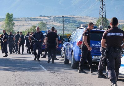 Почерня от полиция пред дома на изчезналия Янек