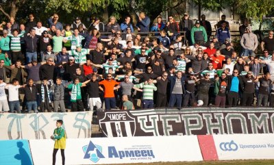 Феновете на Черно море нападнаха съдиите с писмо