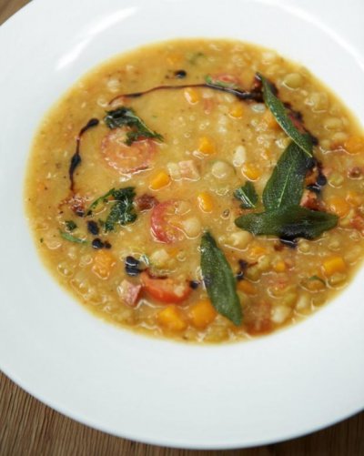 Модерната супа с Lupa.bg: Грахова с бекон и сушени домати